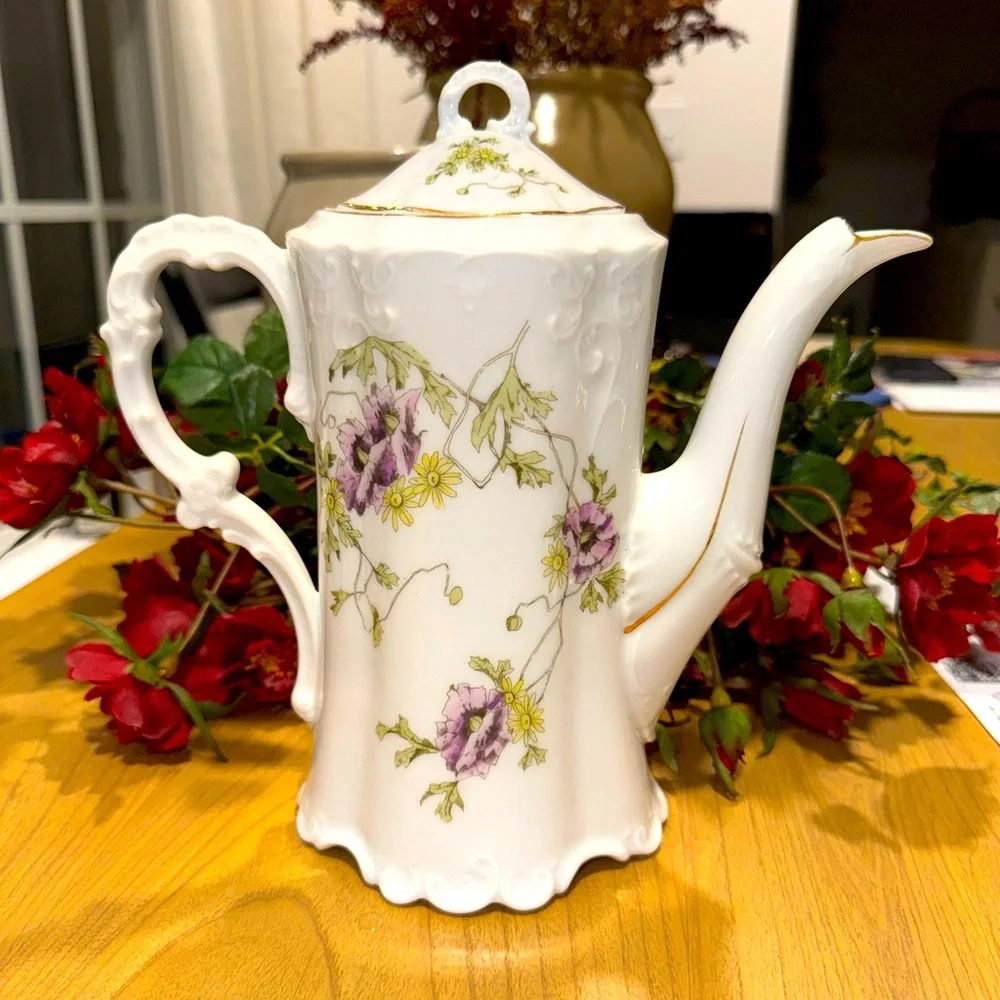 Vintage Pfeiffer & Lowenstein Schlackenwerth London Scalloped  Coffee pot
